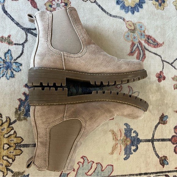 Cliff Tan Suede Chelsea Boots - Picture 2 of 6